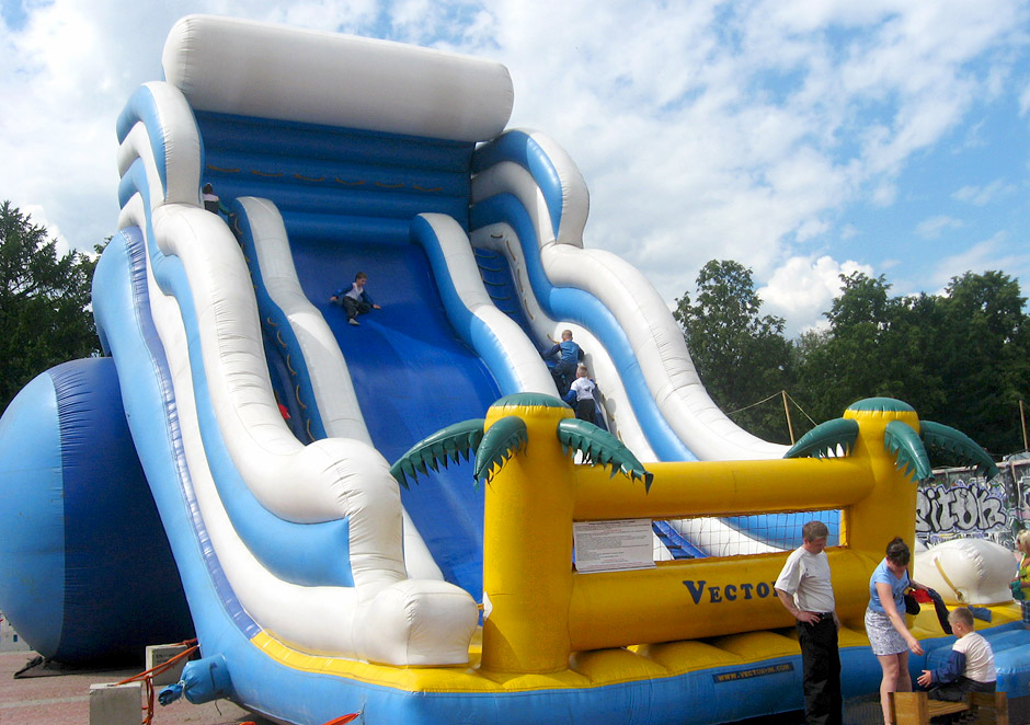 Inflatable slide Wave