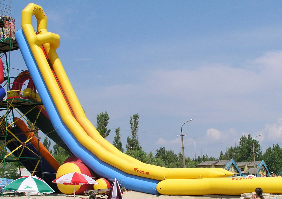 Inflatable water slide Arc