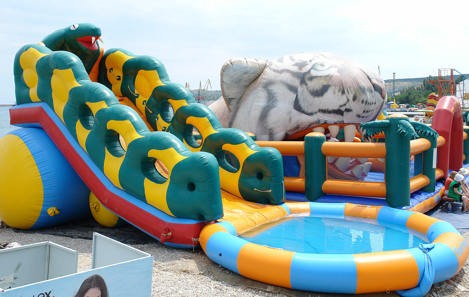 Inflatable water slide Cobra with pool